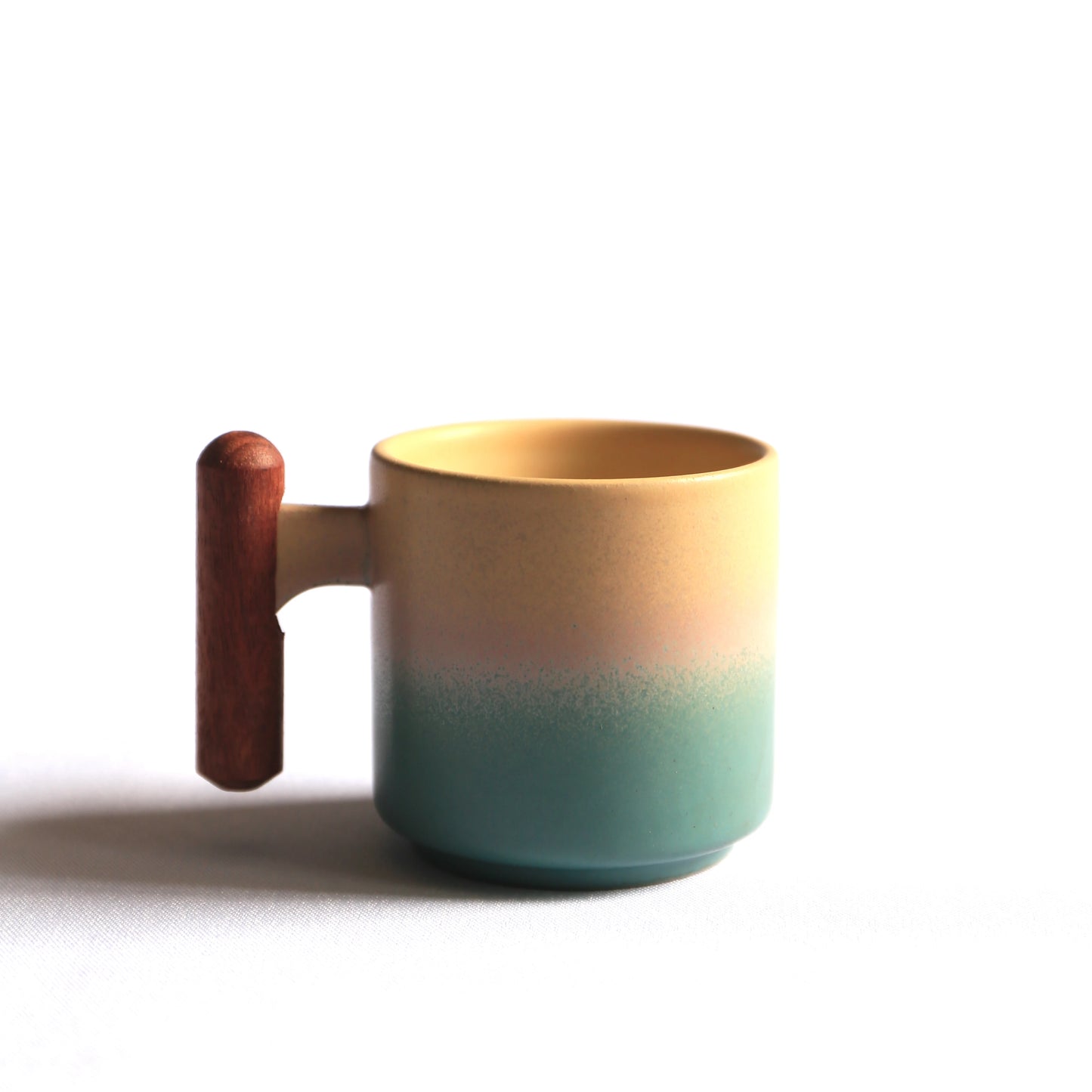 Handmade Ceramic Coffee Mug with Wooden Handle – Retro Tea & Coffee Cup with Filter Design