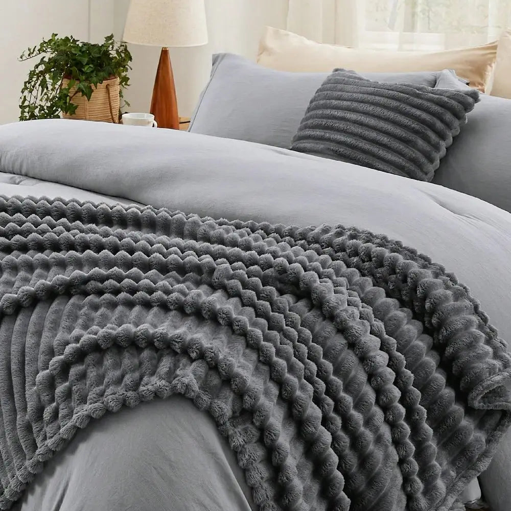 Comforter Set with Throw Blanket & Decorative Pillow – Lightweight Spring Bedding Set